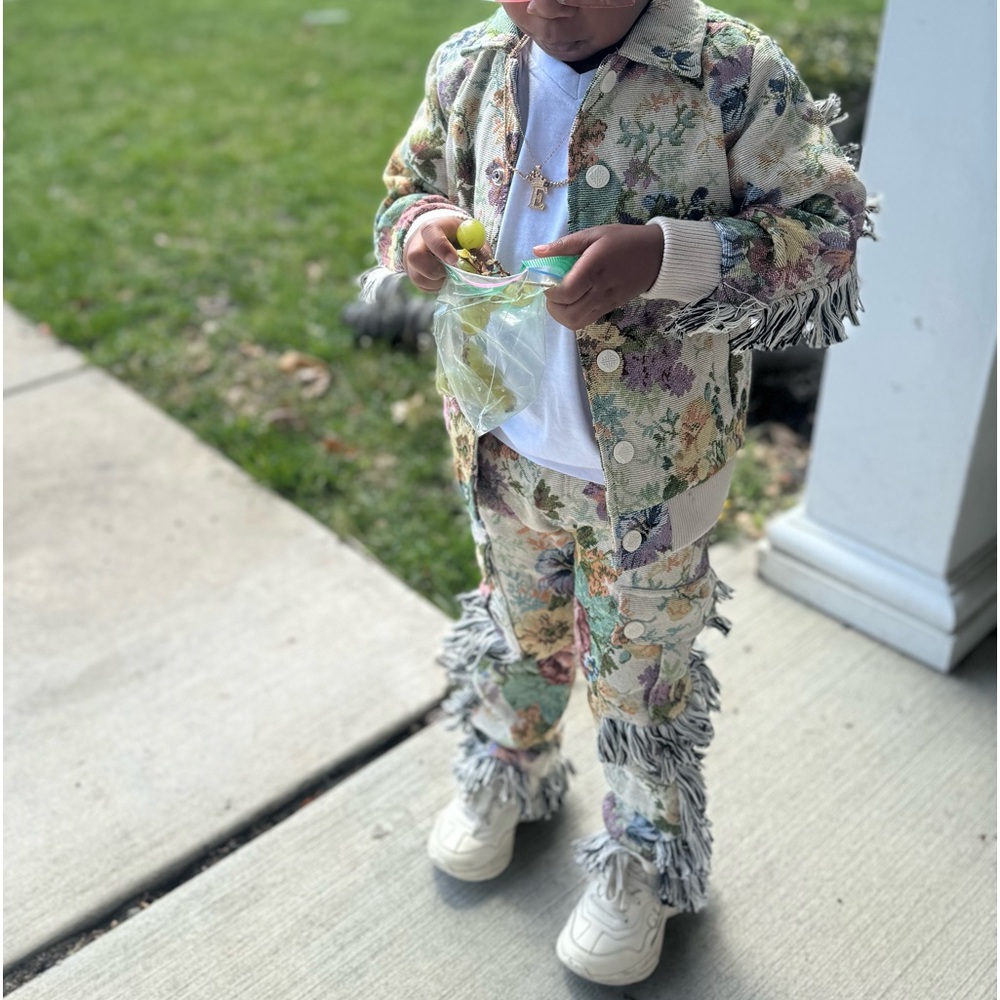 Guapi set 4t only worn once for a party and taken right off